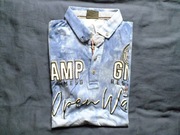 Sprzedam męską koszulkę z kołnierzykiem i napisami mało co używana tanio