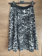 Spódnica w cętki firmy TU 