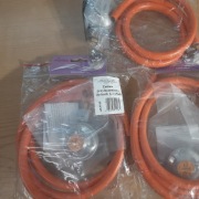 Trzy węże z reduktorami