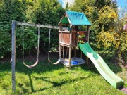 Drewniany plac zabaw drewniany ze zjeżdżalnią