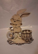 Zajączek na rowerku z koszyczkiem na jajko