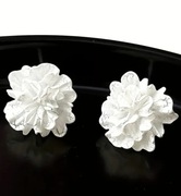 Kolczyki kwiatki kwiatek biały sztyfty