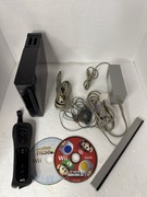 Konsola Nintendo Wii z padem Remote, kabel AV, gra New Super Mario