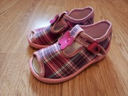 Kapcie dziewczęce Nazo. Rozmiar 20.