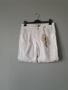 Nowe krótkie spodenki białe S/36 koronka Wiya szorty