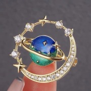 Broszka Planeta Kosmos Złota Cyrkonie Przypinka Pin Kryształki Prezent Gift