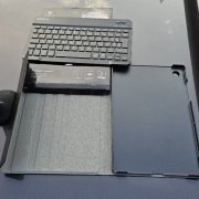 Etui z klawiaturą Bluetooth Fintie do Samsung Galaxy Tab A8 10.5 (2021)