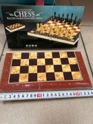 Drewniany zestaw szachowy 3w1 – szachy, warcaby i składana plansza”