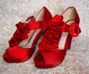 Czerwone buty na obcasie z kwiatami. Rozm. 39 NOWE Linzi