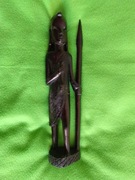 Sakralna Figurka Wojownika z Arushy – Strażnik w Jacarandzie