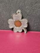 Czterolistna koniczynka na szczęście breloczek 