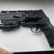 Rewolwer RAM Umarex T4E HDR 50 ZESTAW z latarka i stopka