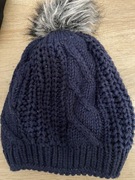 Granatowa czapka zimowa