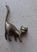 Kotek figurka wykonana z mosiądzu