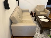 Kanapa, fotel i stołek skórzany marki Kler