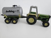 Traktor z przyczepa Buldog 7