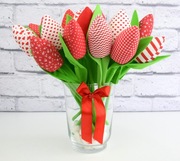Tulipany. Tulipany bawełniane na dzień kobiet. Czerwone tulipany hand-made.