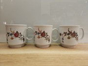 Porcelanowy kubek barwny kwiatowy wzór sygnowany 38 