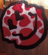 Biało czerwony dywanik 