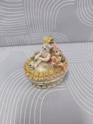 Szkatułka porcelanowa 