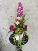 Wiosenna sztuczna kompozycja z hiacyntem