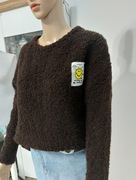 Czekoladowy sweter boucla w składzie alpaka, wełna D228