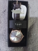 ZEGAREK MESKI Z DATOWNIKIEM NA PASKU W KOLORZE ZLOTA.