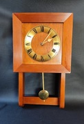 Zegar z wahadłem w skrzynce drewnianej - bateryjny  - sprawny