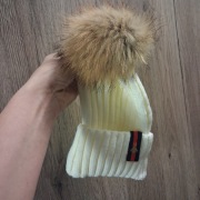 Czapka z jenotem naturalnym ecru