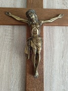 Duży drewniany Krzyż wiszący.