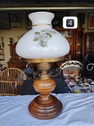 Lampka stołowa biurowa stylowa, lampa z kloszem w kwiaty. Noga drewniana