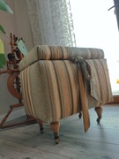 Otwierana pojemna pufa 