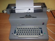 Stara maszyna do pisania OLIVETTI elektryczna