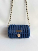 Torebka szydełkowa handmade – elegancka mini na łańcuszku