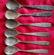 Stare, rosyjskie łyżki stołowe.