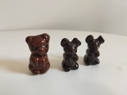 3 figurki z PRL-u, 2 zające, miś 