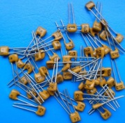 8n2Ka 8,2nF 63V kondensator L5 KFPm pallad zabytek PRL 