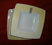 Talerze z serwisu obiadowego firmy FLIRT