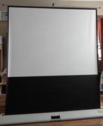 Ekraj projekcyjny przypodłogowy rozwijany firmy celexon