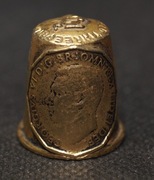 Naparstek Kolekcjonerski z brązu z monetą 3 pence 1952 król Georgvs VI