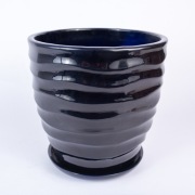 Donica ceramiczna okrągła z falowanym wzorem w odcieniu granatowego połysku