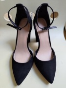 Buty na obcasie welurowe 