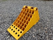 Klin pod koło do samochodu ciężarowego