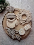 Świąteczny zestaw z makramy z dowolnych ozdób z woskiem sojowym zapachowym.