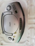 Radiomagnetofon z CD.