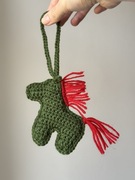 konik ręcznie robiony na szydełku zawieszka handmade