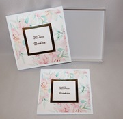 Kartka w pudełku urodziny złota pastelowa różowe kwiaty lilie 