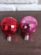 2 bombki choinkowe jak kule disco