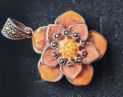 Zawieszka/ wisior wykonany ze srebra 925, markazyty, emalia