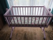 Drewniana różowa kołyska dla dziecka/niemowlaka 